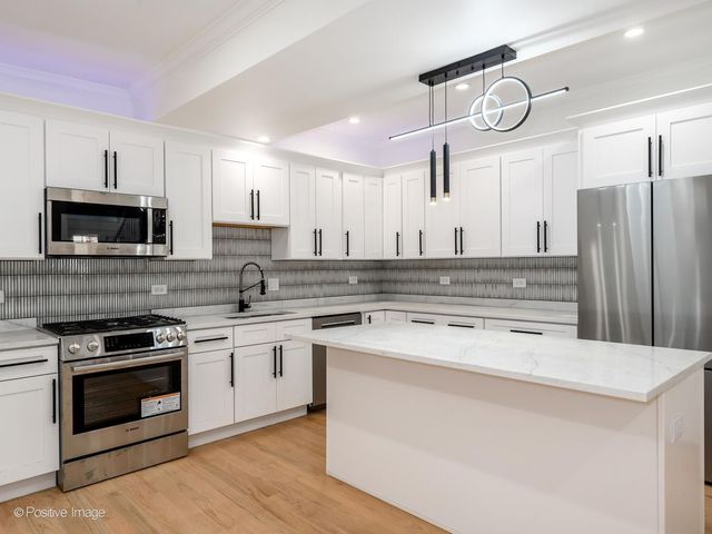 1522 N Avers Avenue, Chicago, IL 60651