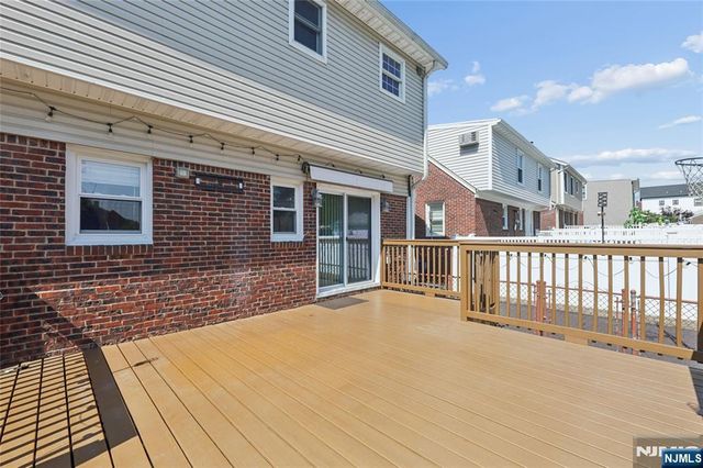 20 Stratford Place, North Arlington, NJ 07031