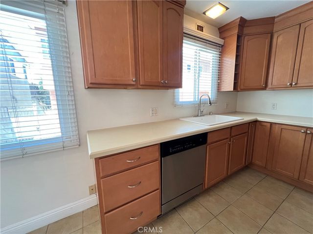 1023 E 1st 17, Long Beach, CA 90802