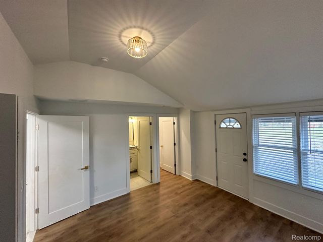 1686 BEECH, Troy, MI 48083