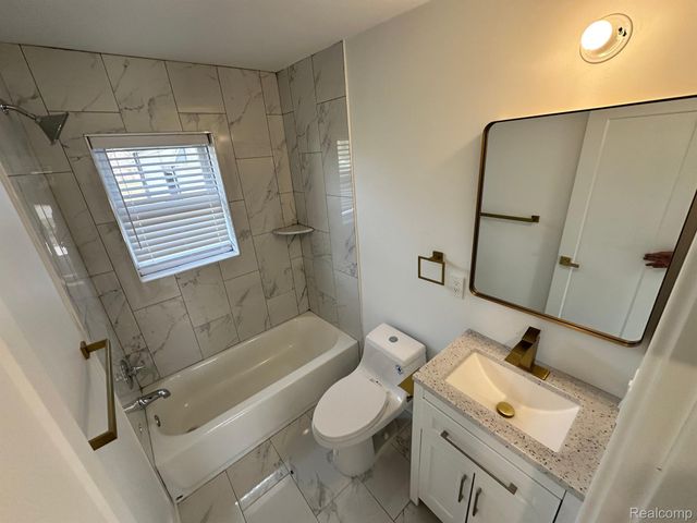 1686 BEECH, Troy, MI 48083