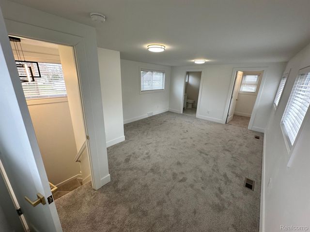 1686 BEECH, Troy, MI 48083