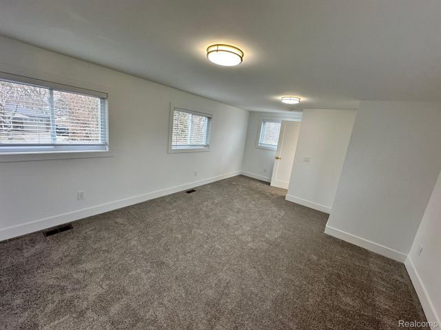 1686 BEECH, Troy, MI 48083