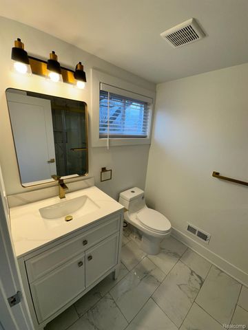 1686 BEECH, Troy, MI 48083
