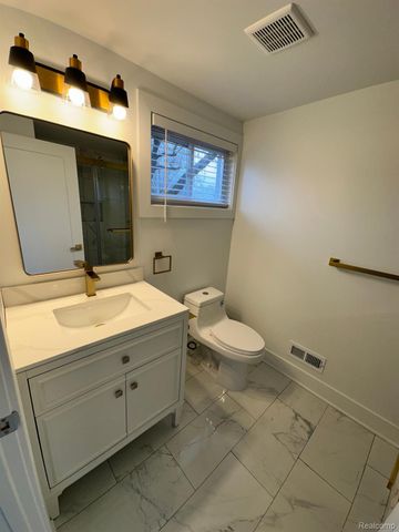 1686 BEECH, Troy, MI 48083