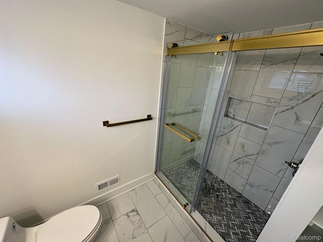1686 BEECH, Troy, MI 48083