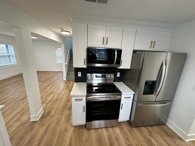 1686 BEECH, Troy, MI 48083