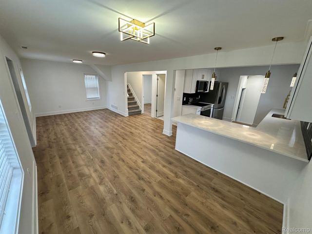 1686 BEECH, Troy, MI 48083