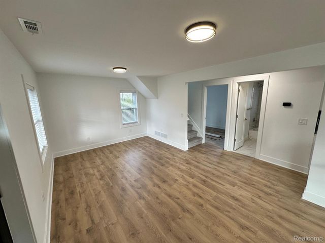 1686 BEECH, Troy, MI 48083