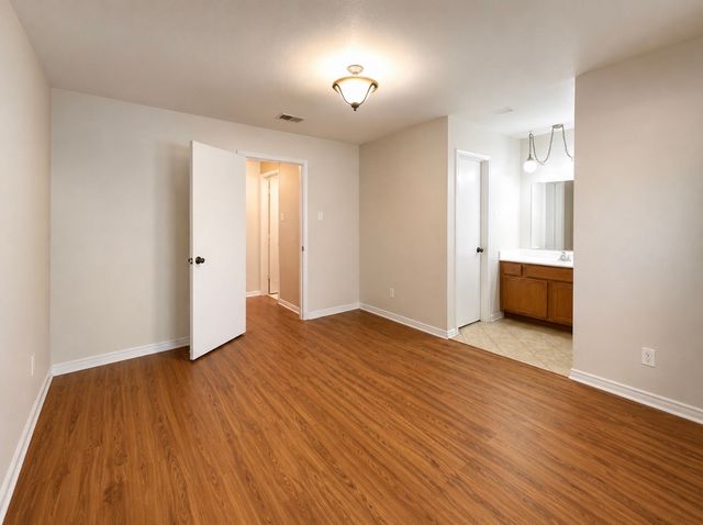 27 E Mountain Creek Court 5, Grand Prairie, TX 75052