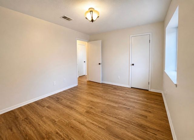27 E Mountain Creek Court 5, Grand Prairie, TX 75052