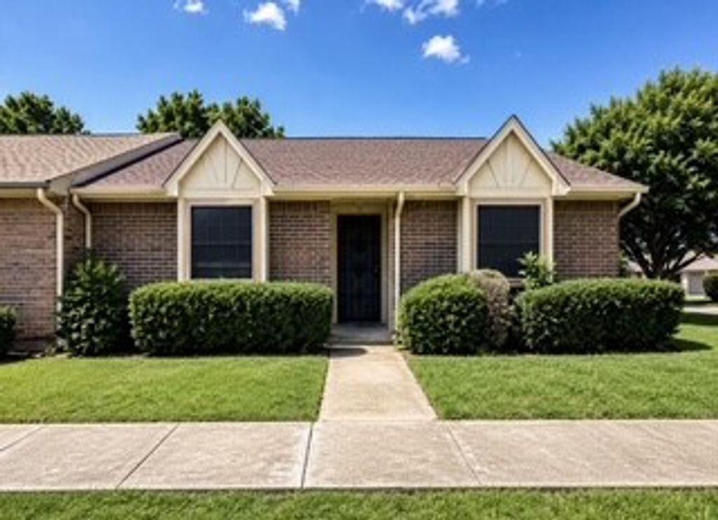 27 E Mountain Creek Court 5, Grand Prairie, TX 75052