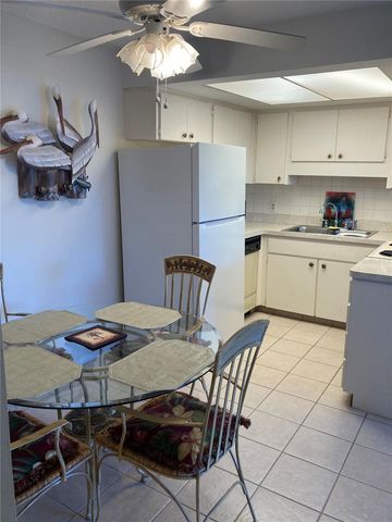 4313 TAHITIAN GARDENS CIRCLE CIRCLE B, Holiday, FL 34691