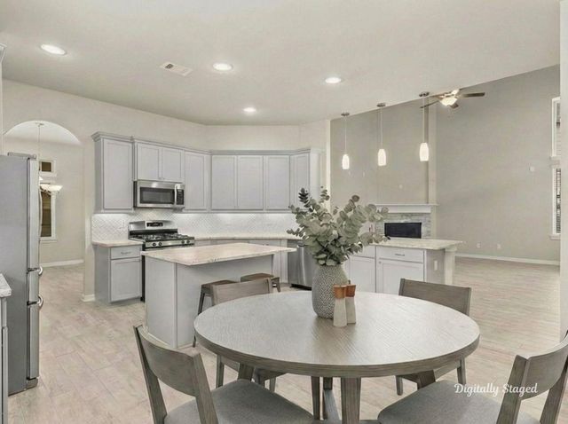 313 Serenata Woods Trail, Conroe, TX 77318