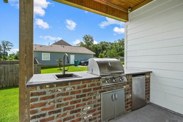 7521 Yucan Rd, Denham Springs, LA 70726