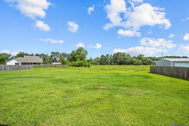 7521 Yucan Rd, Denham Springs, LA 70726