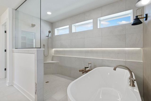 2700 NE Crestview Street, Blue Springs, MO 64029