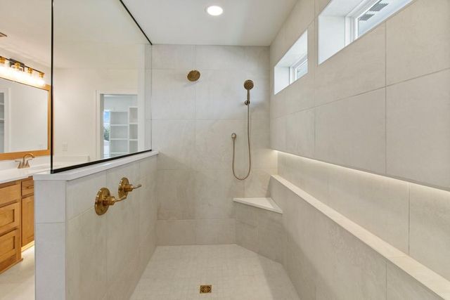 2700 NE Crestview Street, Blue Springs, MO 64029