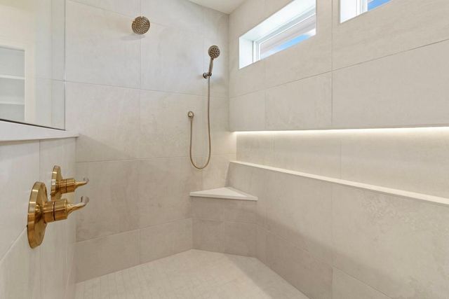 2700 NE Crestview Street, Blue Springs, MO 64029