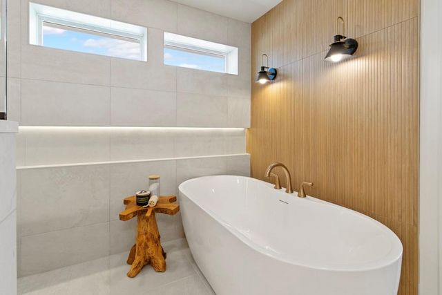 2700 NE Crestview Street, Blue Springs, MO 64029