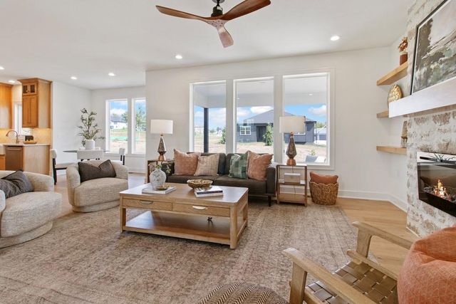 2700 NE Crestview Street, Blue Springs, MO 64029