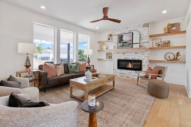 2700 NE Crestview Street, Blue Springs, MO 64029