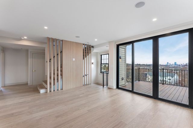 142 Metropolitan 2, Boston, MA 02131