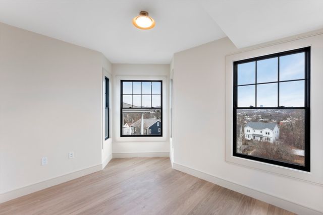 142 Metropolitan 2, Boston, MA 02131