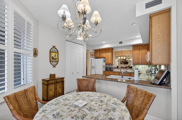 113 Palm Point Circle A, Palm Beach Gardens, FL 33418