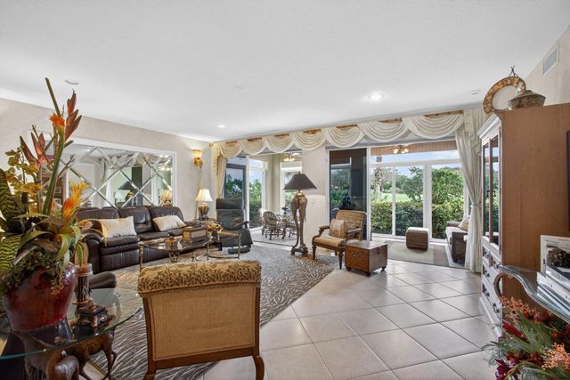 113 Palm Point Circle A, Palm Beach Gardens, FL 33418