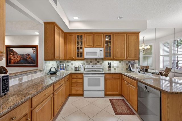 113 Palm Point Circle A, Palm Beach Gardens, FL 33418