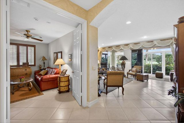 113 Palm Point Circle A, Palm Beach Gardens, FL 33418