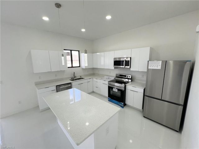 2102 NW 25th PL, Cape Coral, FL 33993