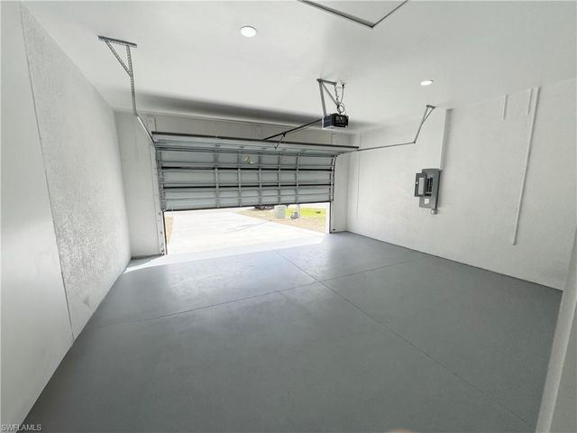 2102 NW 25th PL, Cape Coral, FL 33993