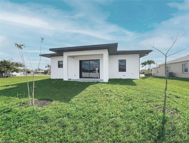 2102 NW 25th PL, Cape Coral, FL 33993