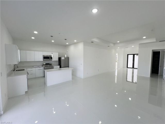 2102 NW 25th PL, Cape Coral, FL 33993