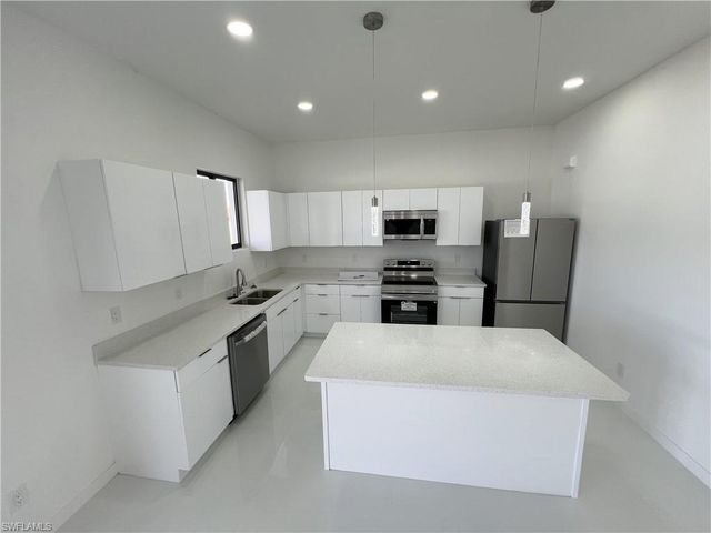 2102 NW 25th PL, Cape Coral, FL 33993