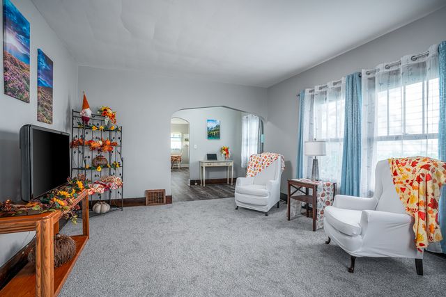 2125 Grove Street, Davenport, IA 52804