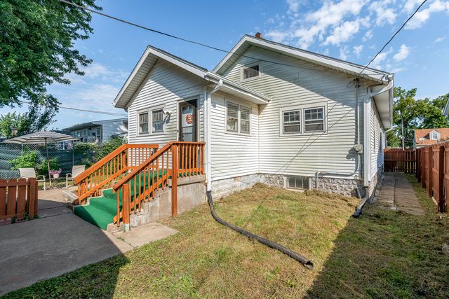2125 Grove Street, Davenport, IA 52804