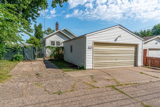 2125 Grove Street, Davenport, IA 52804