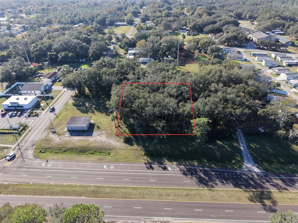 Image 2 of property listing at 15192 E COLONIAL DR, Orlando, FL 32826