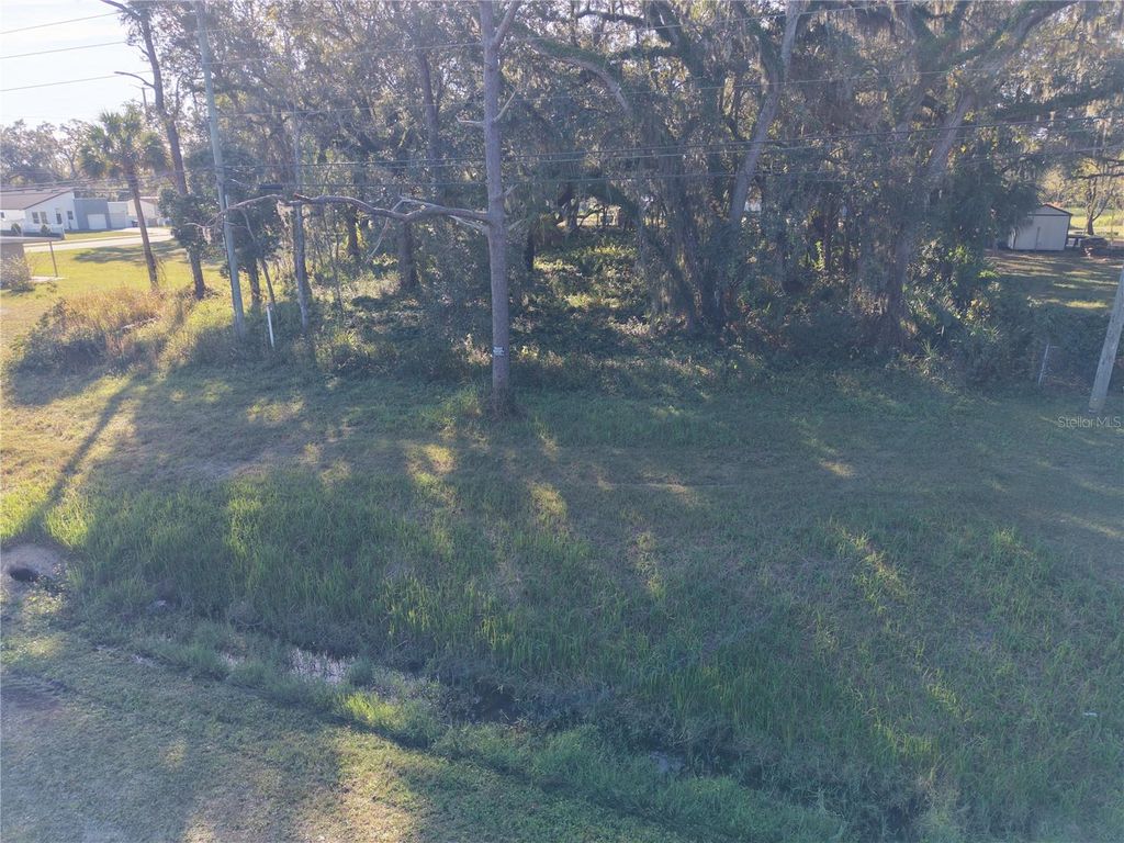 Image 4 of property listing at 15192 E COLONIAL DR, Orlando, FL 32826