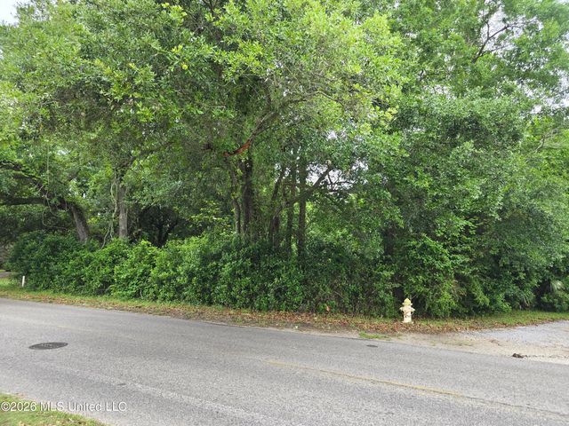 2015 W 2nd Street, Long Beach, MS 39560