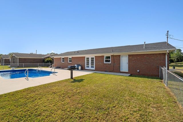 210 Gillen Dr, Sparta, TN 38583