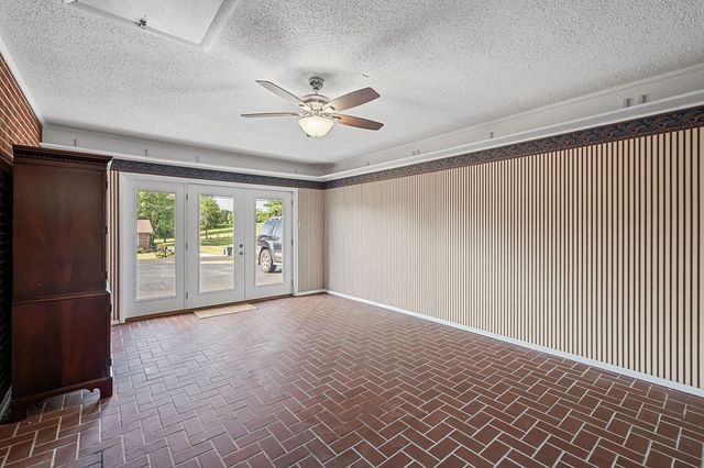 210 Gillen Dr, Sparta, TN 38583