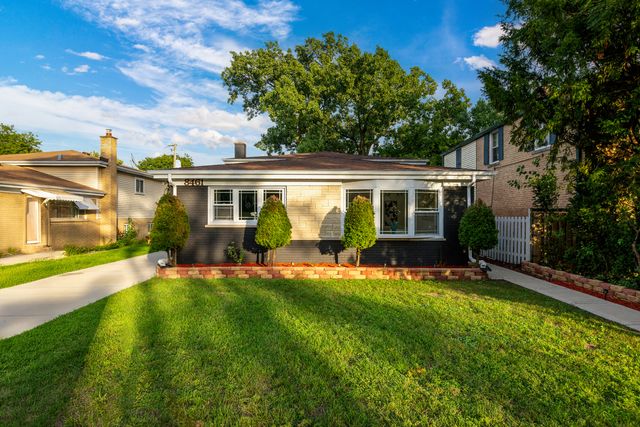 8461 GROSS POINT Road, Skokie, IL 60077