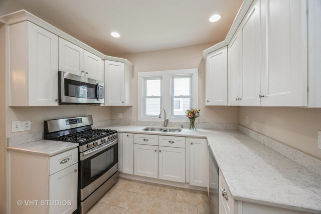 3710 Prairie Avenue, Brookfield, IL 60513