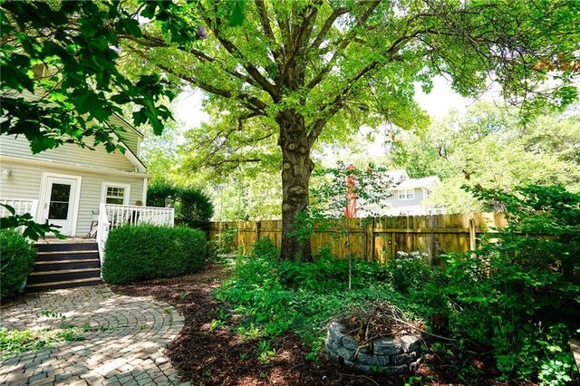 1800 Illinois Street, Lawrence, KS 66044