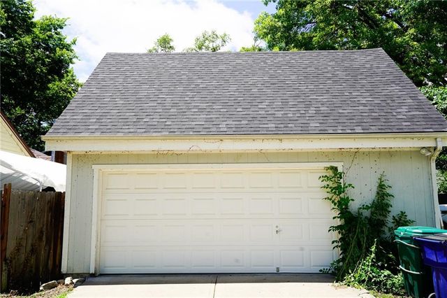 1800 Illinois Street, Lawrence, KS 66044