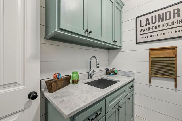 390 Camden Hills W, Montgomery, TX 77356